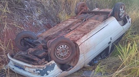 Homem fica ferido após colidir contra caminhão na vicinal Osvaldo Cruz - Salmourão