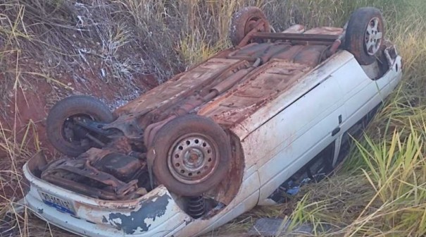 Homem fica ferido aps colidir contra caminho na vicinal Osvaldo Cruz - Salmouro