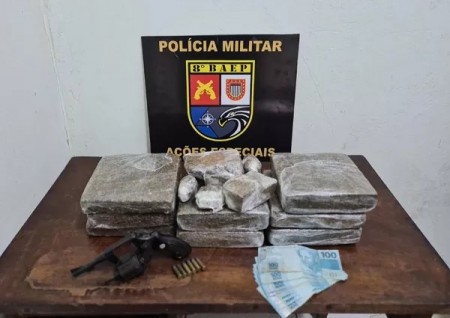 Tabletes de crack e de maconha, além de revólver municiado são apreendidos pelo 8º Baep no Oeste Paulista