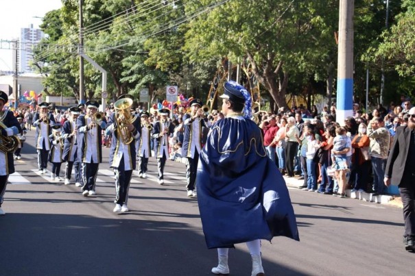 Após dois anos, Osvaldo Cruz realiza Desfile Cívico para comemorar aniversário 