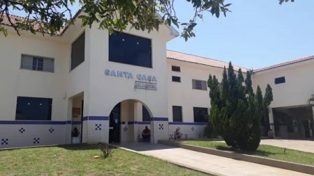 Ladrão vai parar no hospital após vítima o golpear na cabeça com cabo de vassoura