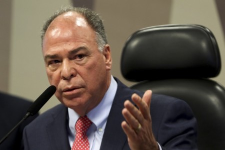 Senador lê relatório do projeto que fixa limite ao ICMS de combustíveis e abre caminho para votação no plenário