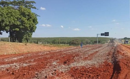 Eixo SP segue com obras para reconfiguração de pista na SP-425Eixo SP segue com obras para reconfiguração de pista na SP-425
