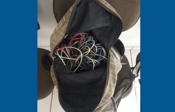 Jovem de 19 anos  preso aps furtar fios de residncia desocupada em Parapu