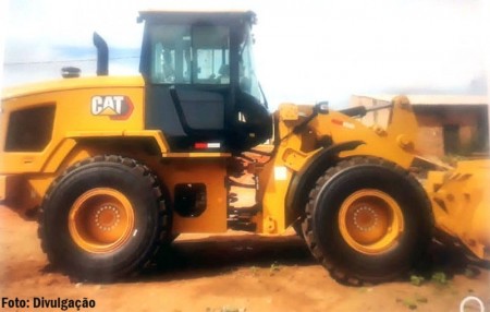 Pá carregadeira é furtada em propriedade rural de Bastos