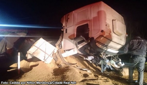 Motorista de carreta morre ao cair de ponte entre Tup e Quat