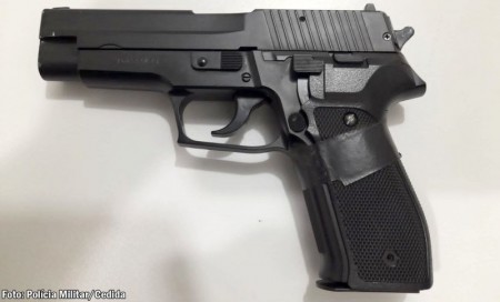 Homem é detido com simulacro de arma de fogo em Pompeia (SP)