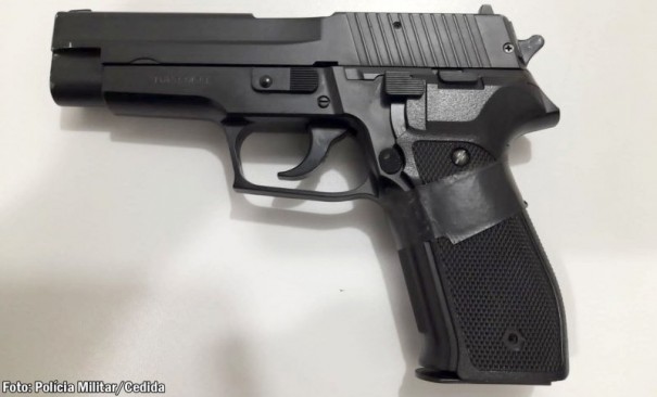 Homem  detido com simulacro de arma de fogo em Pompeia (SP)