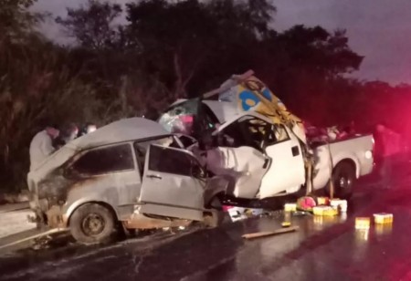 Batida frontal entre dois veículos mata uma pessoa em Mirante do Paranapanema