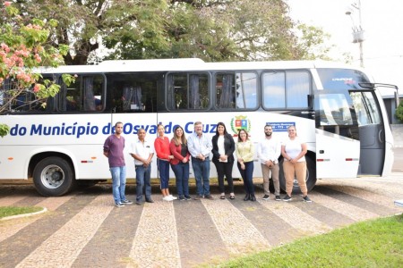 Prefeitura de Osvaldo Cruz adquire ônibus zero quilômetro para transporte de alunos