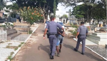 Discussão em cemitério tem servidor ferido com golpes de estilete e morador de rua detido