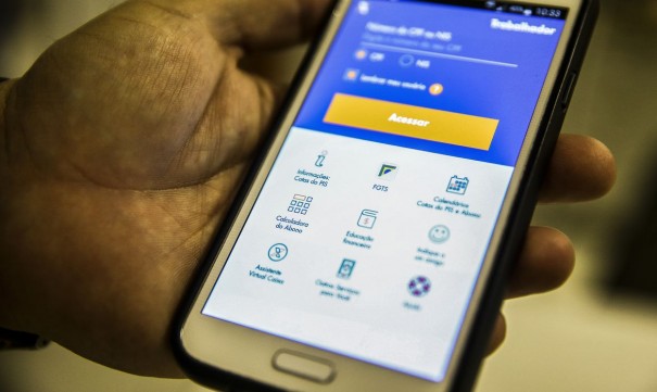 Trabalhadores nascidos em abril podem sacar at R$ 1 mil do FGTS