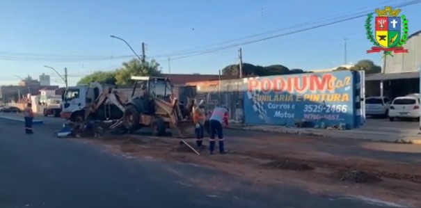 Prefeitura de Osvaldo Cruz remove canteiros centrais da Avenida Armando Salles