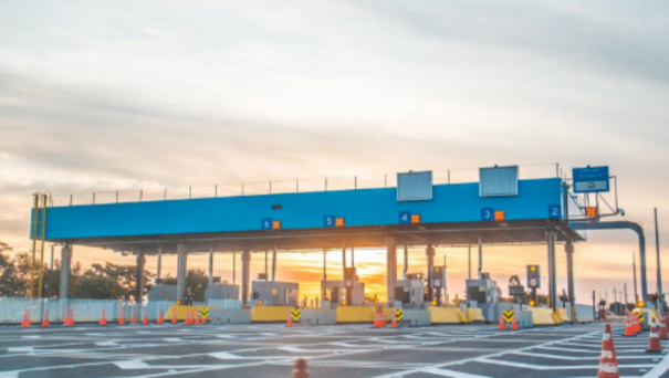 Motoristas gastam R$ 53,70 para passar pelos sete pedgios da SP-294