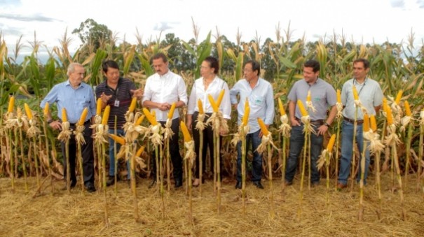 Secretrio estadual de agricultura e abastecimento visita a APTA Regional de Adamantina