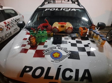 Abordagem policial prende homem por furto e recupera produtos em Osvaldo Cruz