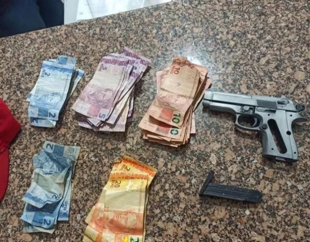 PM prende homem e apreende adolescente envolvidos em roubo de quase R$ 600, em Santo Anastcio
