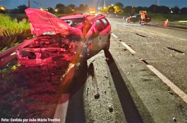 Veculo placas de Bastos se envolve em acidente na SP-294, no trecho Iacri - Tup