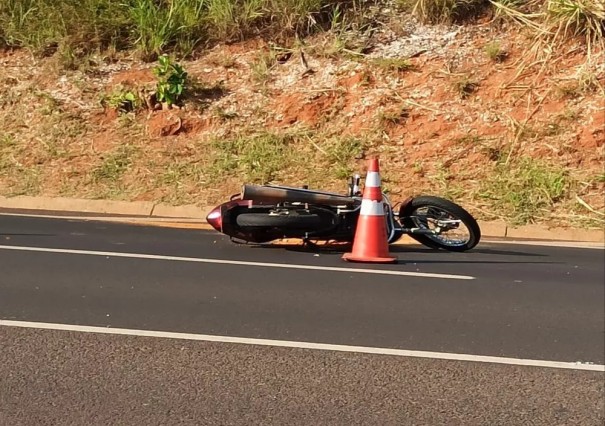 Batida entre motocicleta e caminho mata mulher em Junqueirpolis