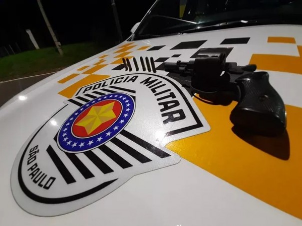 Motorista  flagrado com revlver calibre 32 na cintura e acaba preso
