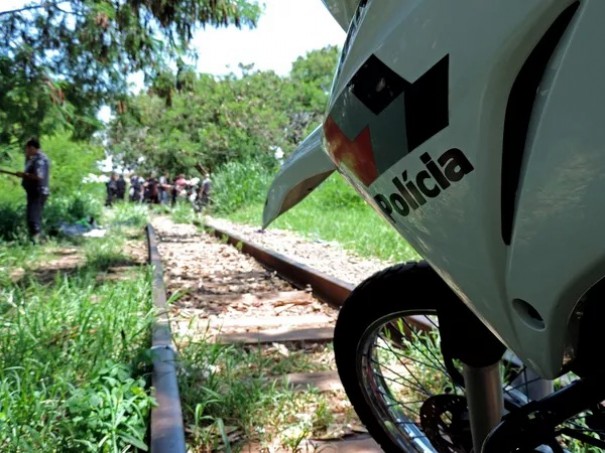 Suspeito de envolvimento em roubo a escritrio  preso pela Polcia Militar em ao de combate ao trfico de drogas na linha frrea