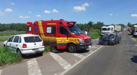 Duas pessoas ficam feridas em acidente na SP-425 em Parapuã