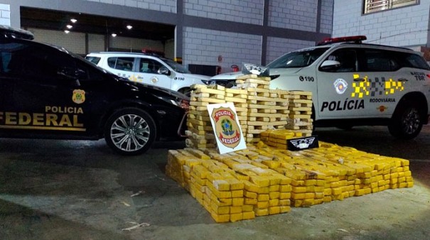 Dupla  presa com mais de 600 quilos de maconha escondida em carga de pneus em Palmital