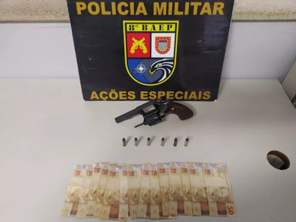 A caminho de 'cobrana', dupla armada com revlver  abordada e presa pela Polcia Militar em Presidente Prudente