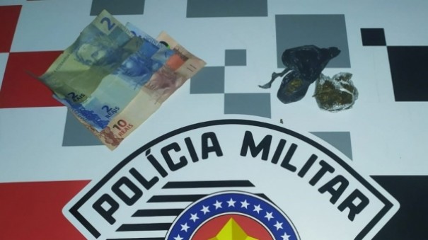 Polcia Militar prende mulher de 19 anos por trfico de drogas em Maripolis