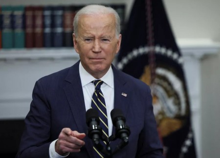 Biden anuncia novas sanções contra a Rússia, incluindo rebaixamento de status comercial, além de veto a investimentos e importação de diamante e vodka