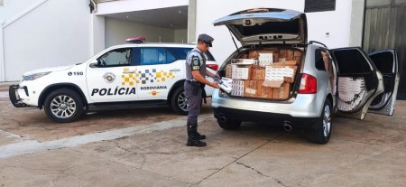 Carga com cerca de 20 mil maços de cigarros contrabandeados é apreendida pela Polícia Rodoviária em Regente Feijó