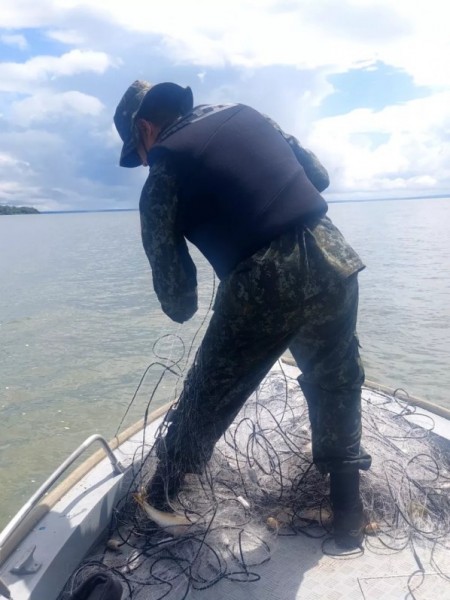 Polícia Ambiental apreende 550 metros de redes de pesca no Rio Paraná