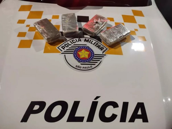 Passageira apresenta nervosismo em abordagem policial e acaba presa por trfico de drogas