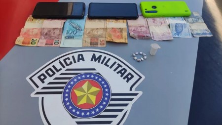 Motociclista leva 26 multas de trânsito ao tentar escapar de abordagem policial, mas acaba preso por tráfico de droga em Ouro Verde