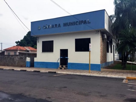 Concursos públicos e processos seletivos oferecem cargos para profissionais com ensinos fundamental e superior