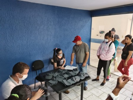Equipe de Segurança do Trabalho faz entrega de kits de EPIs aos trabalhadores do Bolsa Trabalho