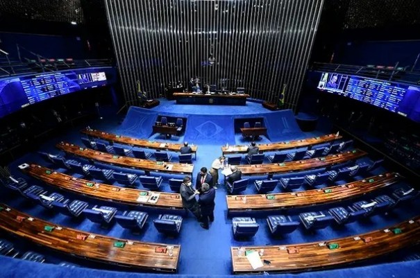 Senado aprova projeto que cria auxlio-gasolina e fundo para estabilizar preos dos combustveis