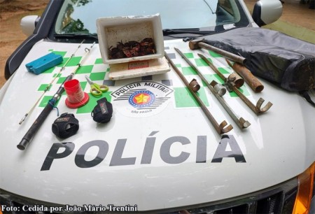 Polícia ambiental de Tupã flagra homens pescando no Rio do Peixe
