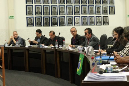 Vereadores de OC aprovam bônus natalino de R$ 120 reais para servidores da Prefeitura
