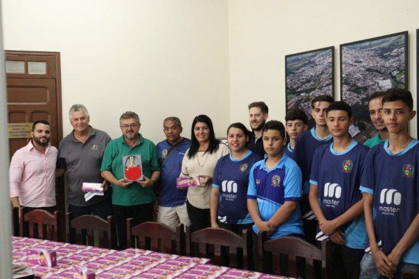 Com emenda do vereador Tuty, Esporte entrega mais de 1 mil itens para o T�nis de Mesa de Osvaldo Cruz