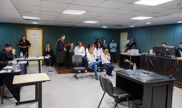 Flordelis � condenada a 50 anos de pris�o por assassinato do marido