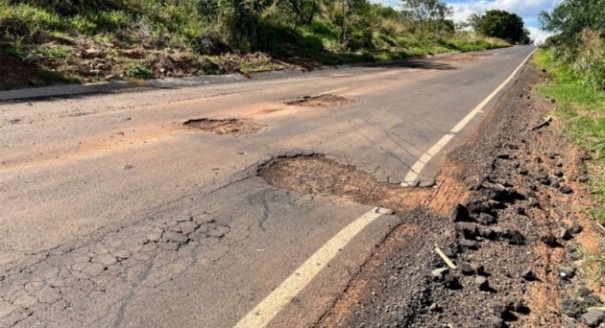 Vicinal do Salto Botelho: novo recape de R$ 21,7 milh�es tem dezenas de pontos cr�ticos e crateras