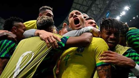 Brasil conta com brilho de Richarlison e bate Sérvia na estreia na Copa