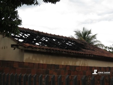 Incêndio destrói residência no Jardim Santa Clara em Dracena