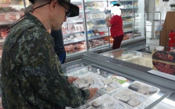 Pol�cia Militar Ambiental autua dois mercados em Tup� por armazenar pescados sem documenta��o exigida