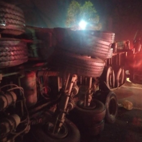 Acidente entre �nibus e carreta na Rodovia Castello Branco tinha passageiros de Dracena