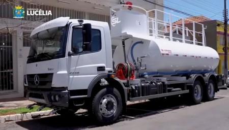 LUCÉLIA: Prefeitura apresenta caminhão pipa 0 km com investimento de R$ 689 mil