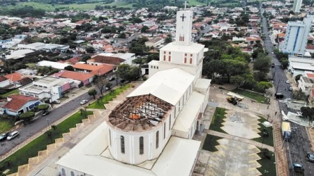 LUCÉLIA: Padre afirma que comunidade está empenhada em solucionar problemas com chuvas na Igreja Matriz
