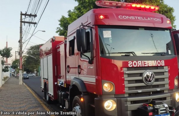 Corpo de Bombeiros atende princ�pio de inc�ndio em Tup� 