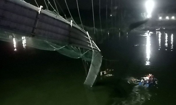 Sobe nmero de mortos em queda de ponte na ndia